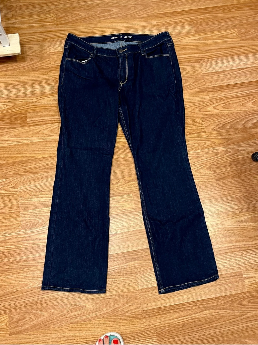 OLD NAVY Mid Rise WOW  Bootcut Jeans in Deep Indigo size 14 PETITE - Picture 2 of 11